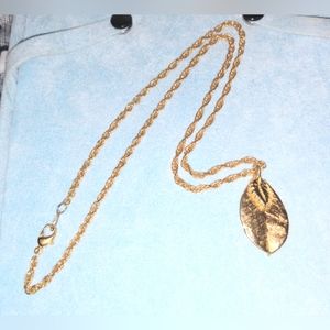 Vintage Gold Toned Leaf Pendant Necklace